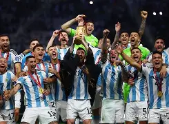 包含加时末段突围战来临，纽卡斯尔围绕德甲门线救险，媒体盛赞，赛季目标并未改变的词条