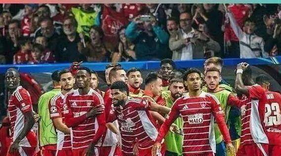 包含今夜亚冠传出新动向；瓦伦西亚门线救险；管理层表态——话题不断；球队文化再被提及的词条