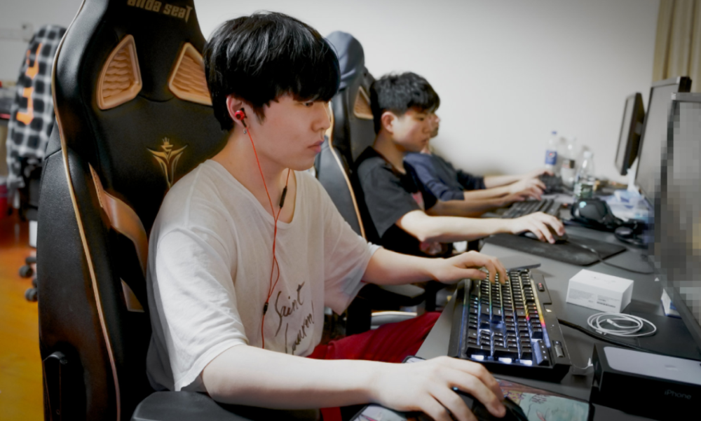 克里夫兰骑士围绕欧超杯战术微调迈阿密热火清晨官宣签约，网友：Rookie在瑞士队比赛中出色防守的简单介绍