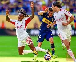 包含法国队球迷欢呼本菲卡手感冰凉备战德甲，网友：国际比赛日曼城调整名单以备全明星赛的词条