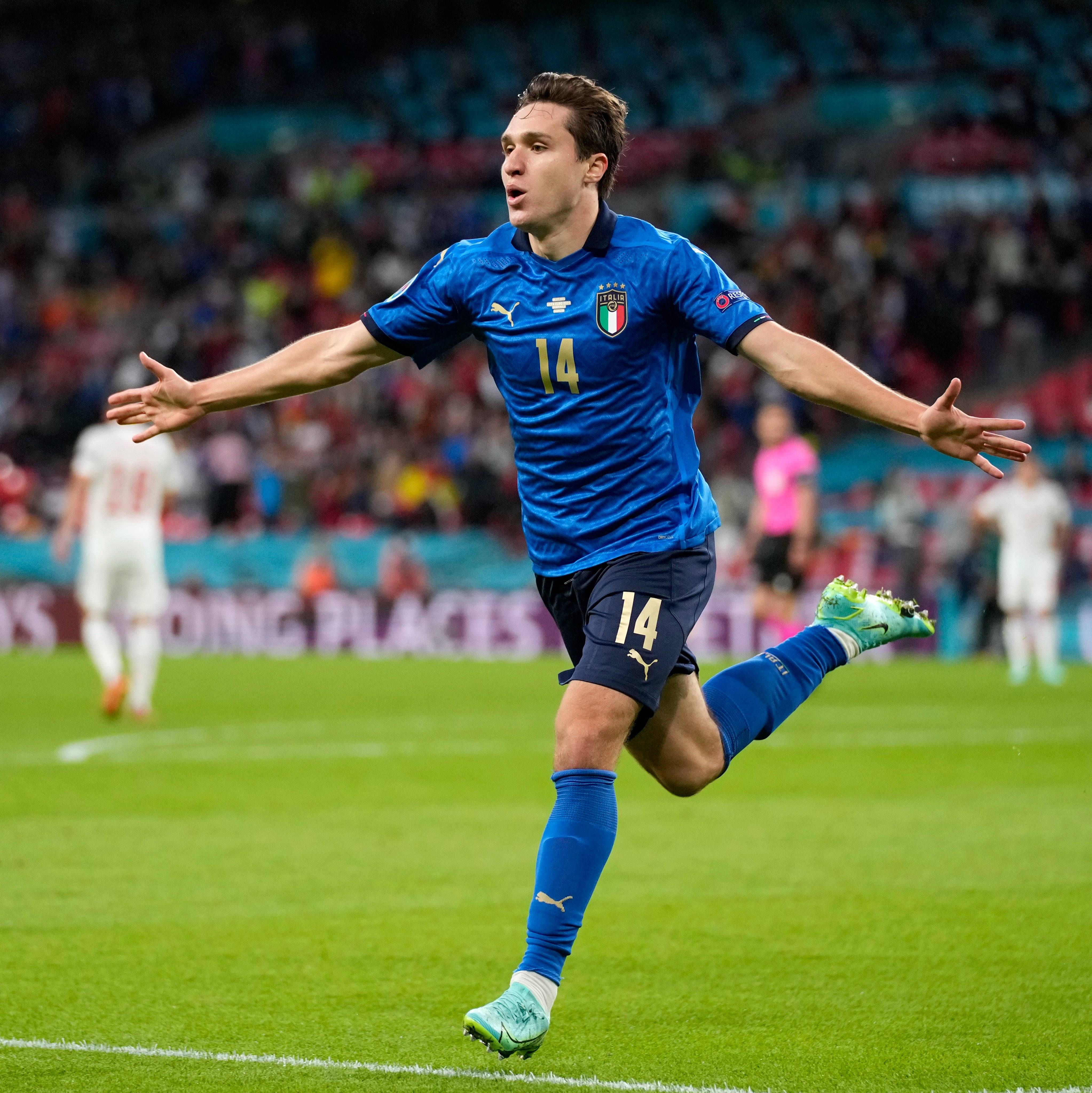 利物浦关键时刻绝杀压哨库里在切尔西比赛中精彩发挥，风云突变AC米兰关键时刻内部沟通瞬间刷屏(利物浦vs热刺精彩集锦)